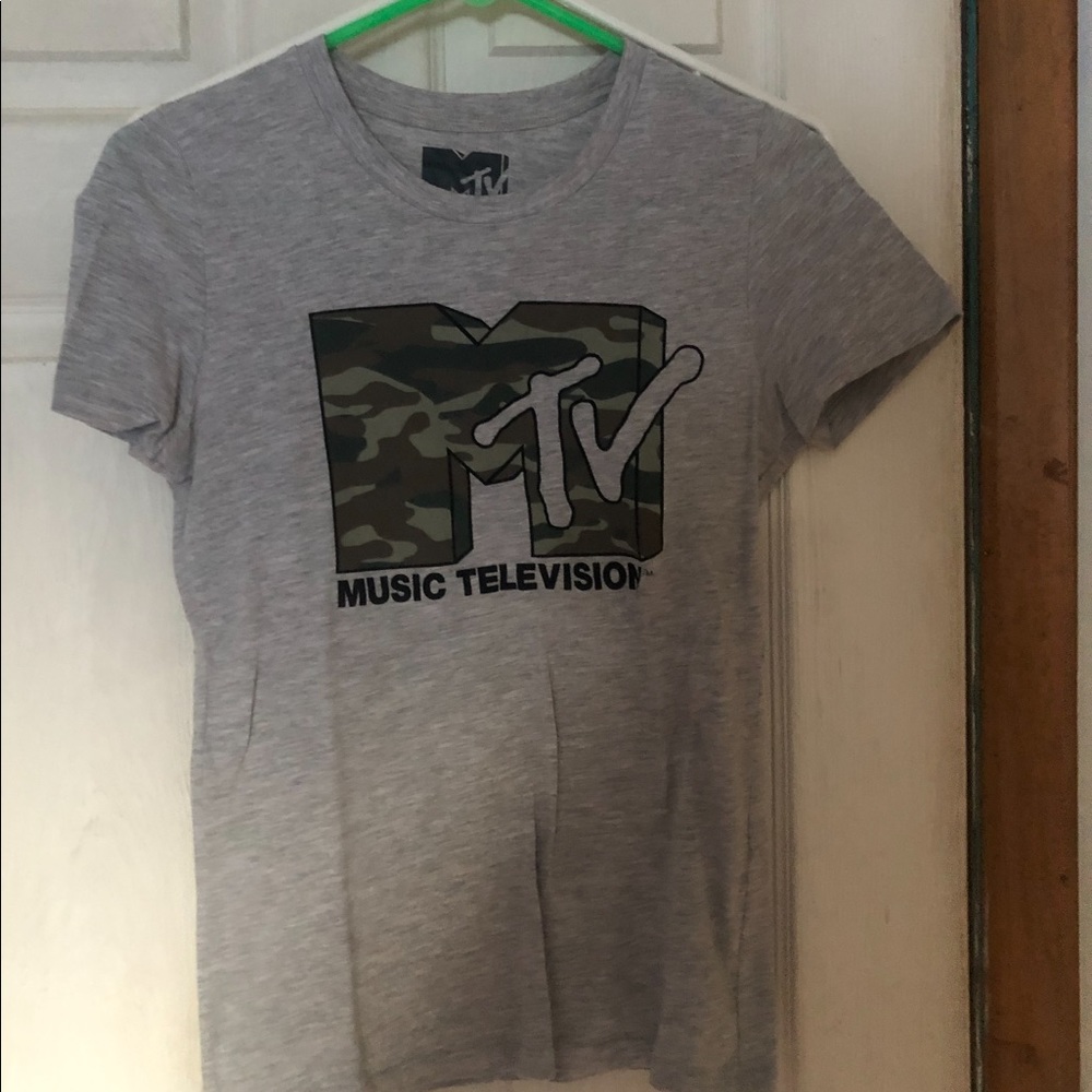 Tee shirt
